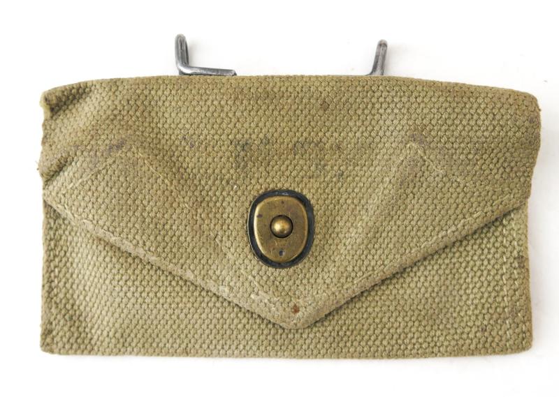 WW2 US army M1924 1st aid pouch and packet