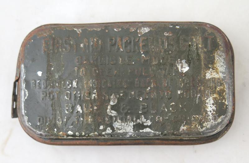 WW2 US army M1924 1st aid pouch and packet