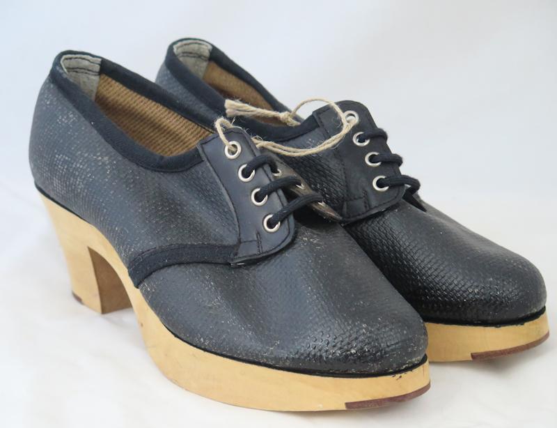 Dragoon Militaria WW2 Finnish Womens shoes paper string