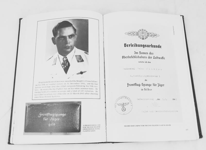 Book - Military awards of Third reich - For fuhrer and fatherland vol.1