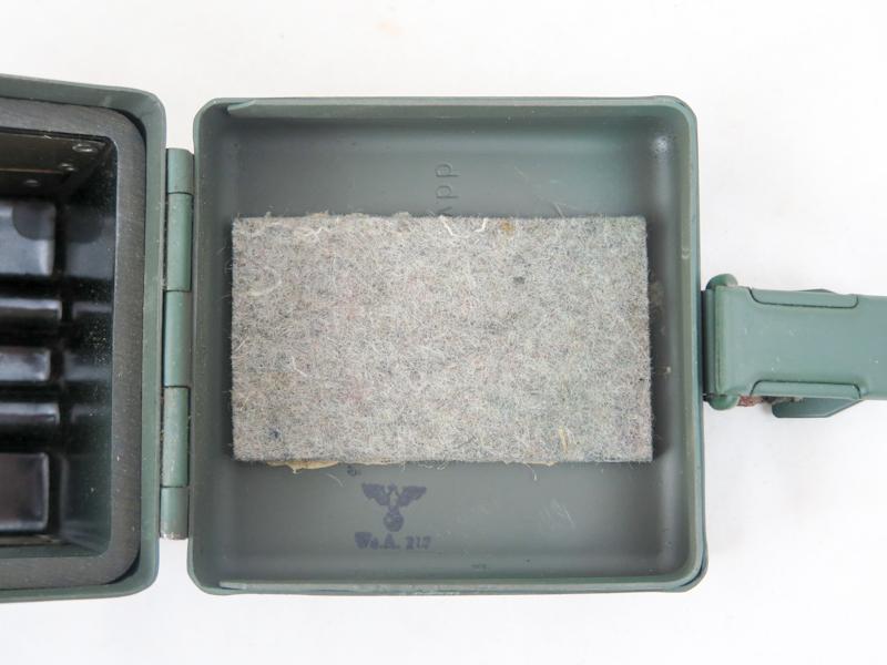 WW2 German battery box for optic illumination with cord