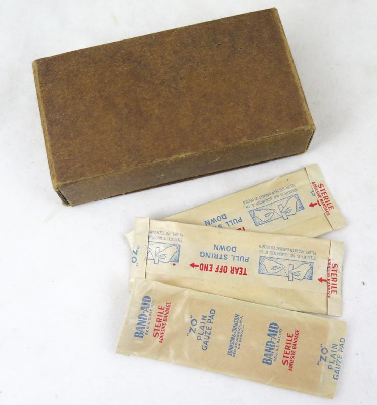 WW2 US army M2 jungle 1st aid kit - Avery 1945