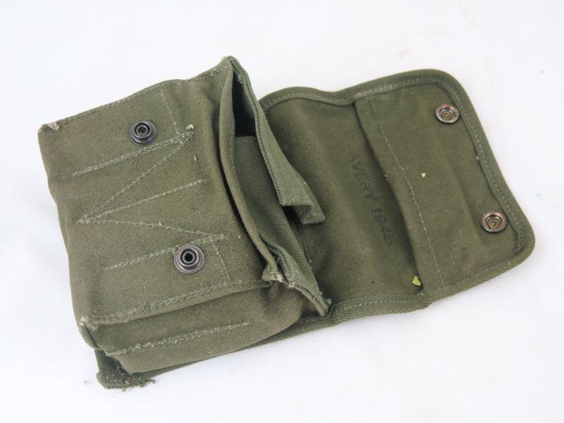 WW2 US army M2 jungle 1st aid kit - Avery 1945