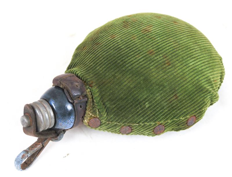WW1 German M1917 field bottle - Bright green cover