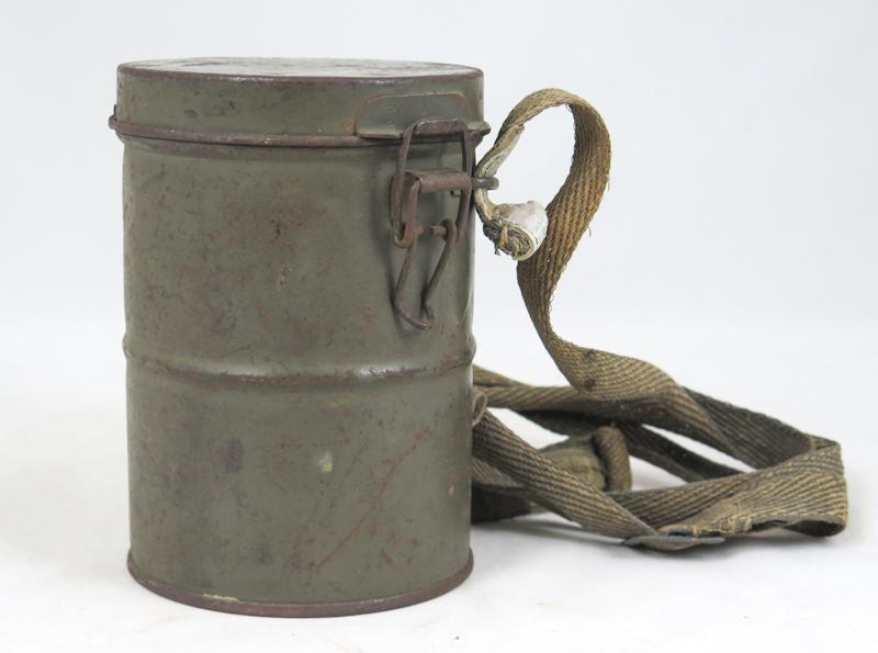 WW1 German M1917 gas mask canister - ersatz strap