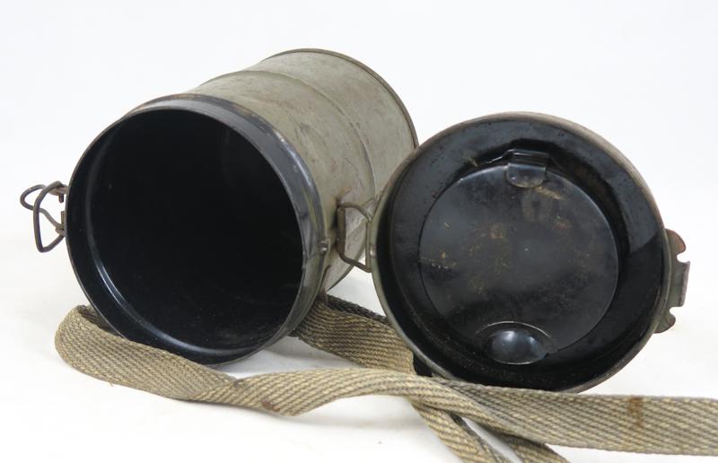 WW1 German M1917 gas mask canister - ersatz strap