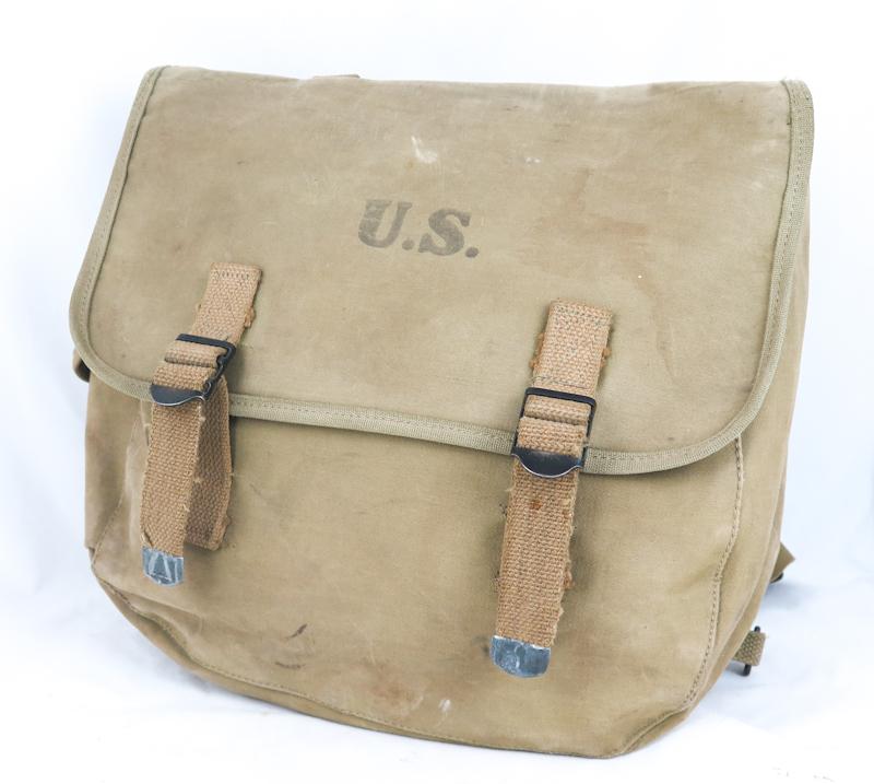 WW2 US army M1936 musette bag with shoulder strap - rubberised 1942
