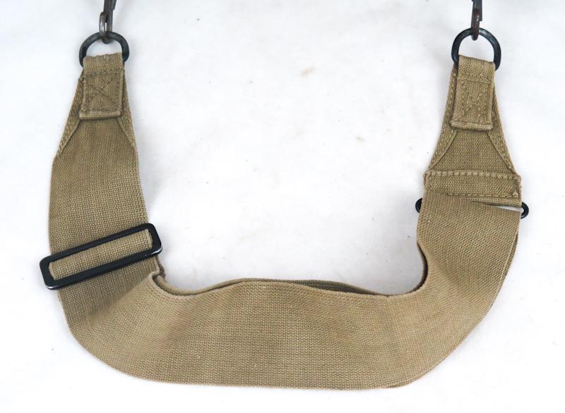 WW2 US army M1936 musette bag with shoulder strap - rubberised 1942