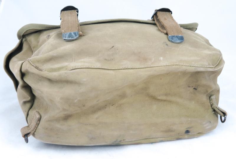 WW2 US army M1936 musette bag with shoulder strap - rubberised 1942
