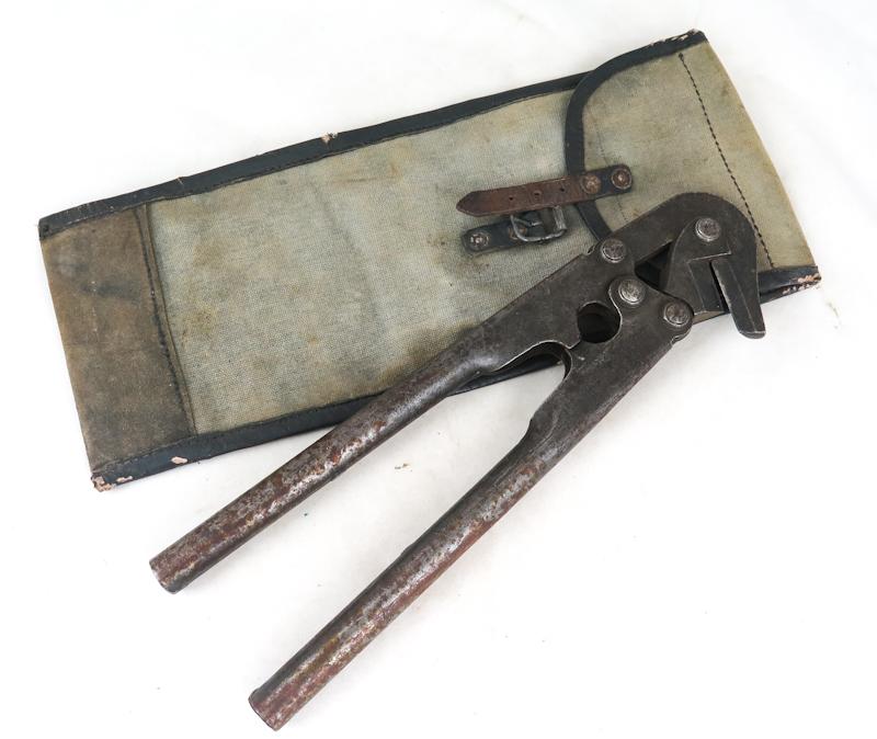 WW2 Finnish army barbed wire short scissors with pouch