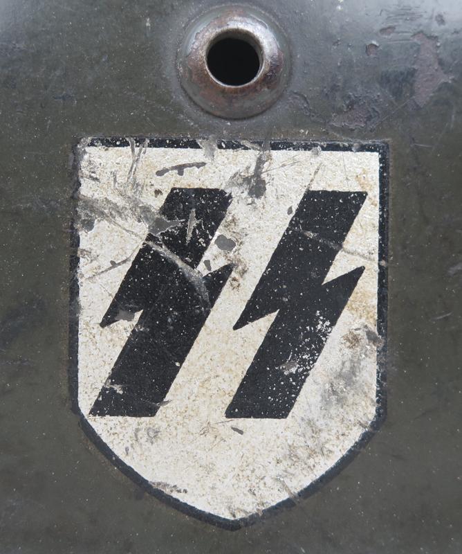 WW2 German Waffen-SS M35 steel helmet - Q64