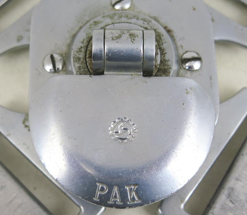 WW2 Finnish PAK parachute quick release lock