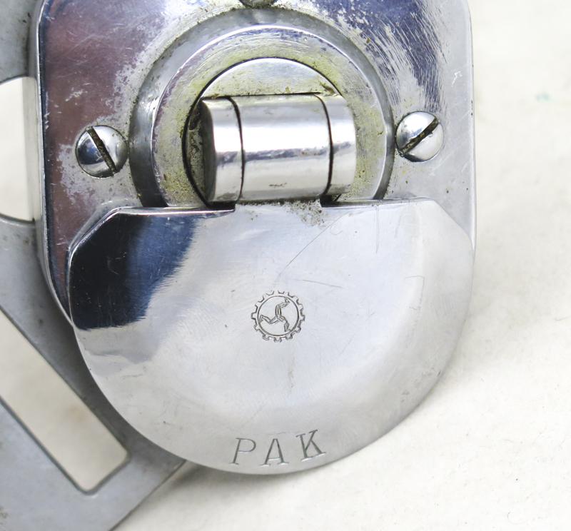 WW2 Finnish PAK parachute quick release lock