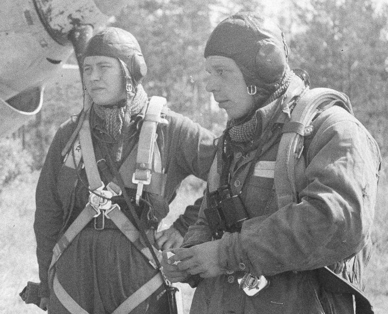 WW2 Finnish PAK parachute quick release lock