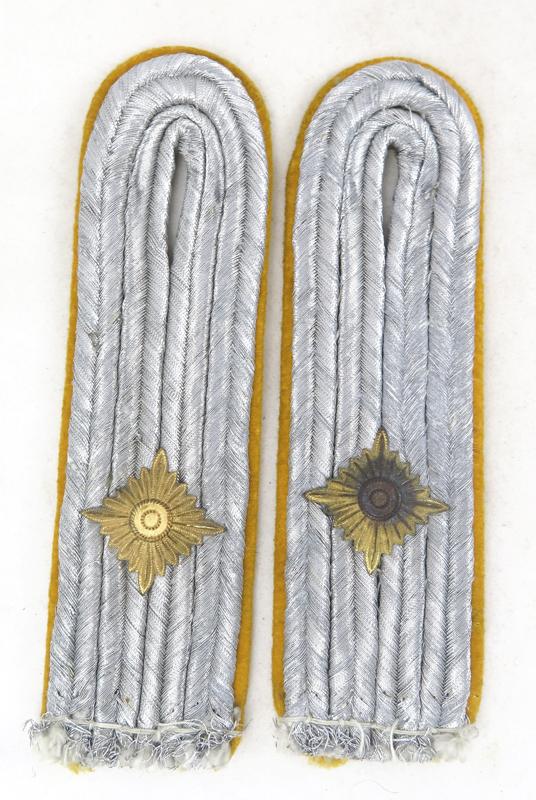 WW2 German Luftwaffe officers flyer/paratrooper lieutenant collartabs and shoulderboards