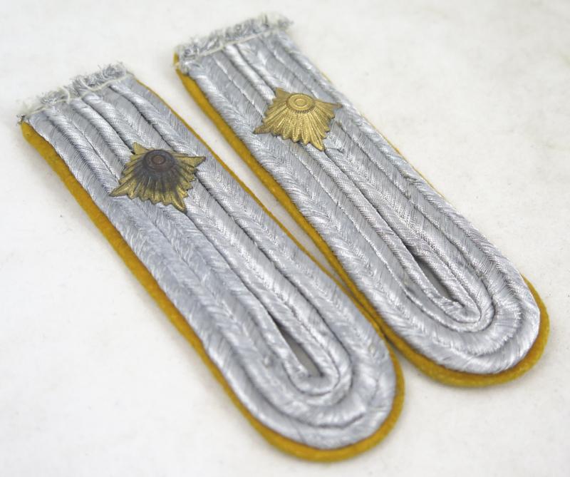WW2 German Luftwaffe officers flyer/paratrooper lieutenant collartabs and shoulderboards